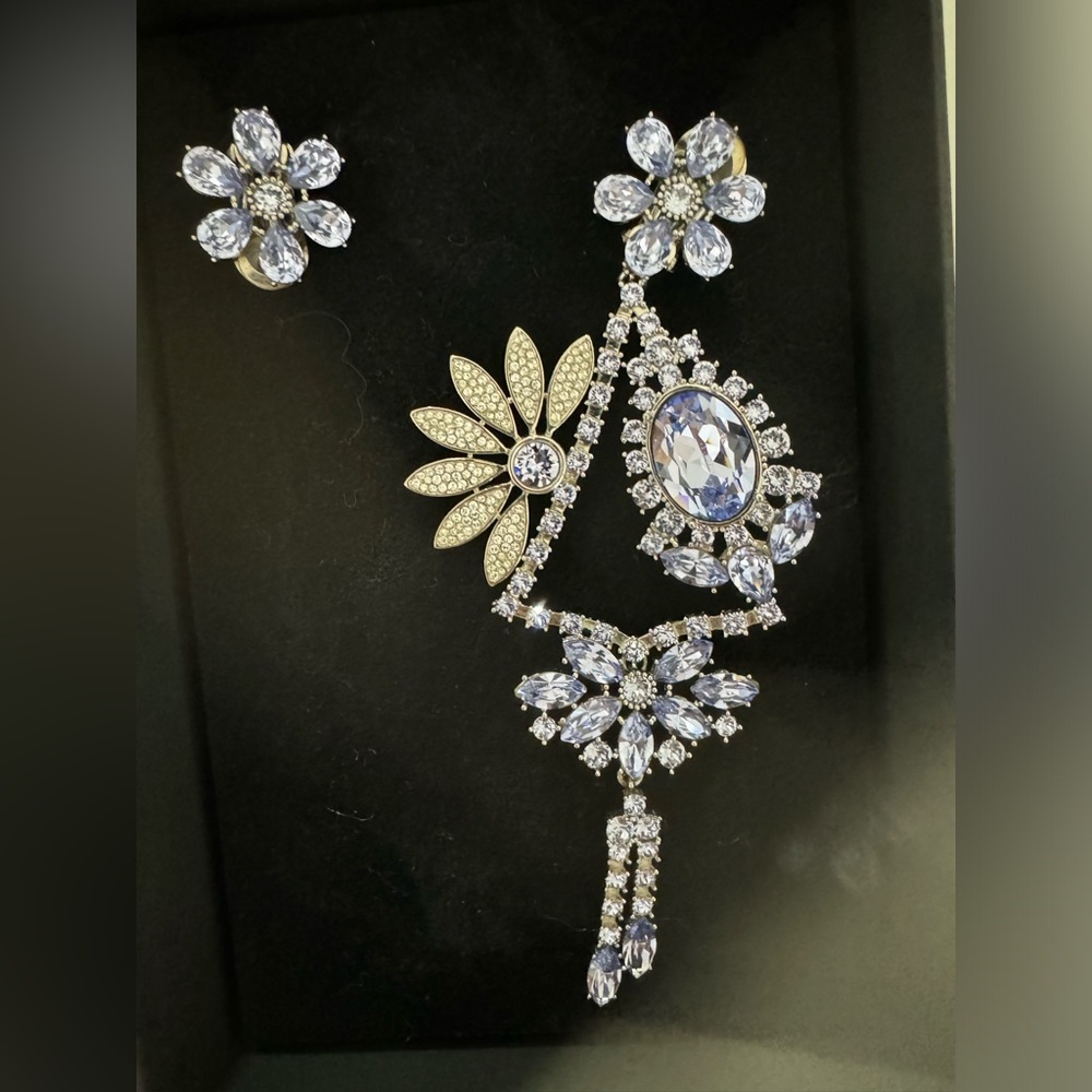 Authentic Burberry Crystal Daisy Drop Clip-on Earrings Asymmetrical Design. - Picture 2 of 5